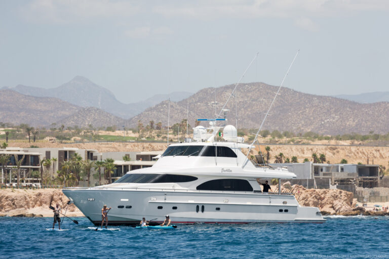 90' Horizon motor yacht off the Cabo San Lucas coast