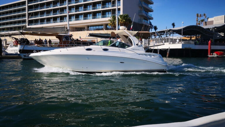 32' Sea Ray cruising through the Cabo San Lucas marina