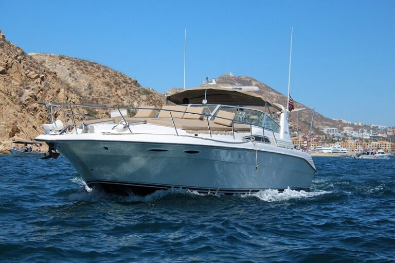 42' Sea Ray cruising along the Cabo San Lucas coastline