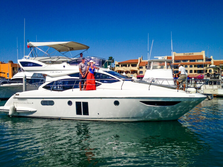 40' Azimut flybridge yacht in the Cabo San Lucas marina