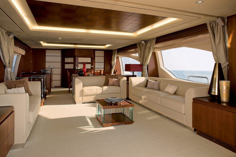 Contemporary salon of the 100' Azimut