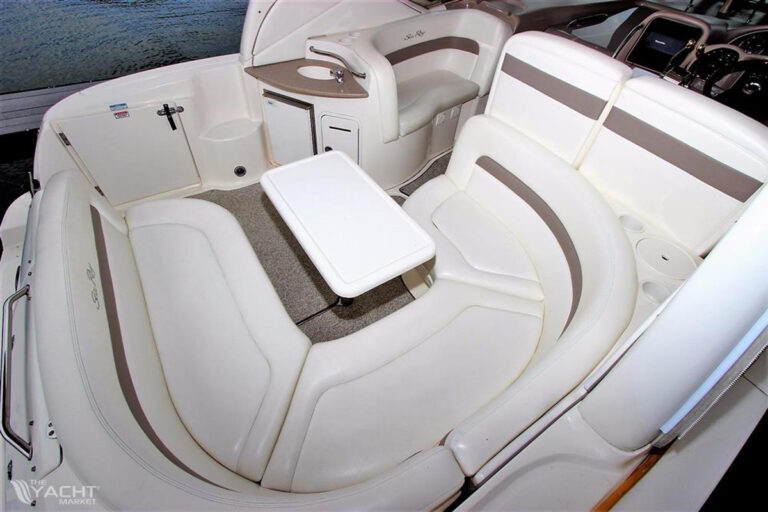 Cockpit lounge seating aboard the 32' Sea Ray