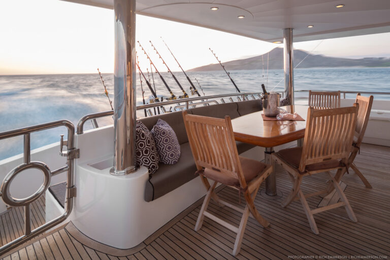 Alfresco dining area on the 90' Horizon