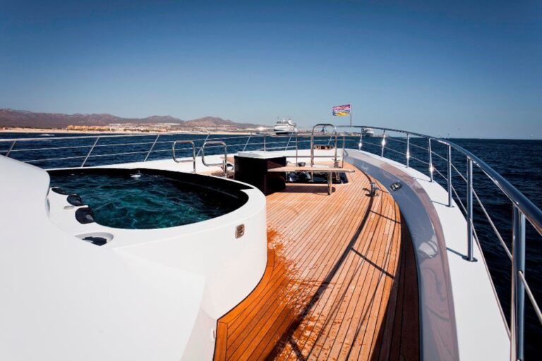 Bow spa pool on the 120' Platinum Marine