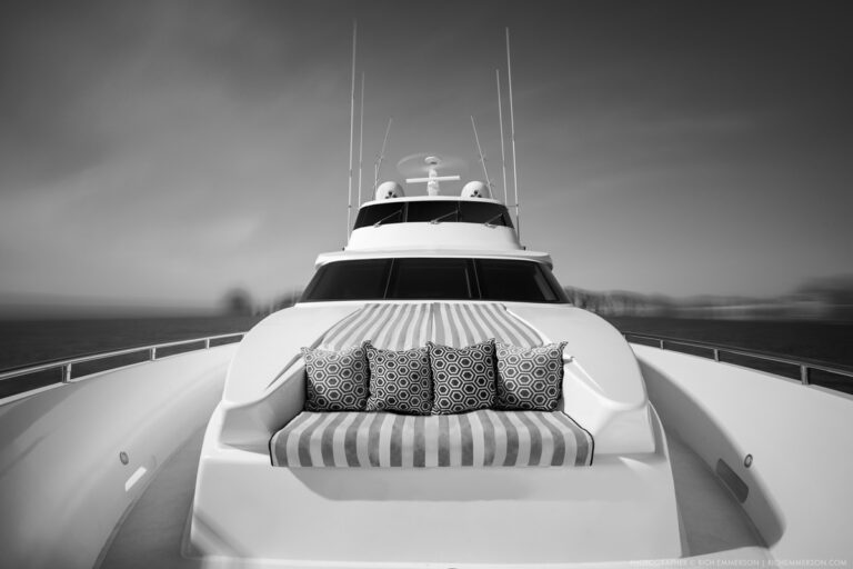 Flybridge sunpad lounge on the 90' Horizon